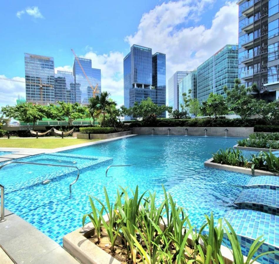 Uptown Parksuites Tower 1 Bgc Taguig Exterior photo